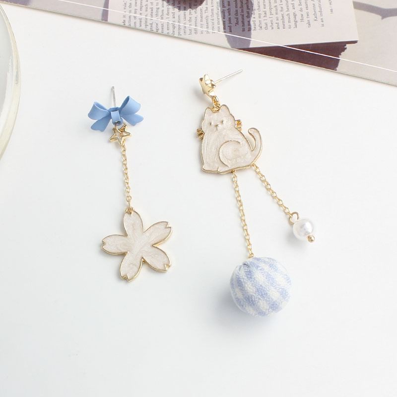Asymmetrical Floral Dangle Alloy Earring Cat
