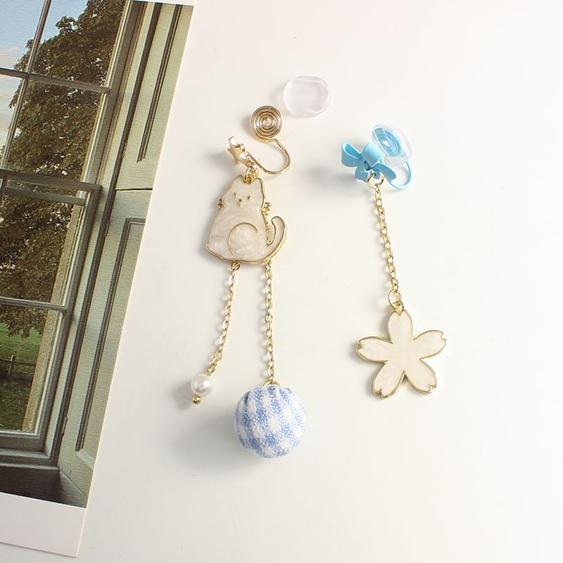Asymmetrical Floral Dangle Alloy Earring Cat