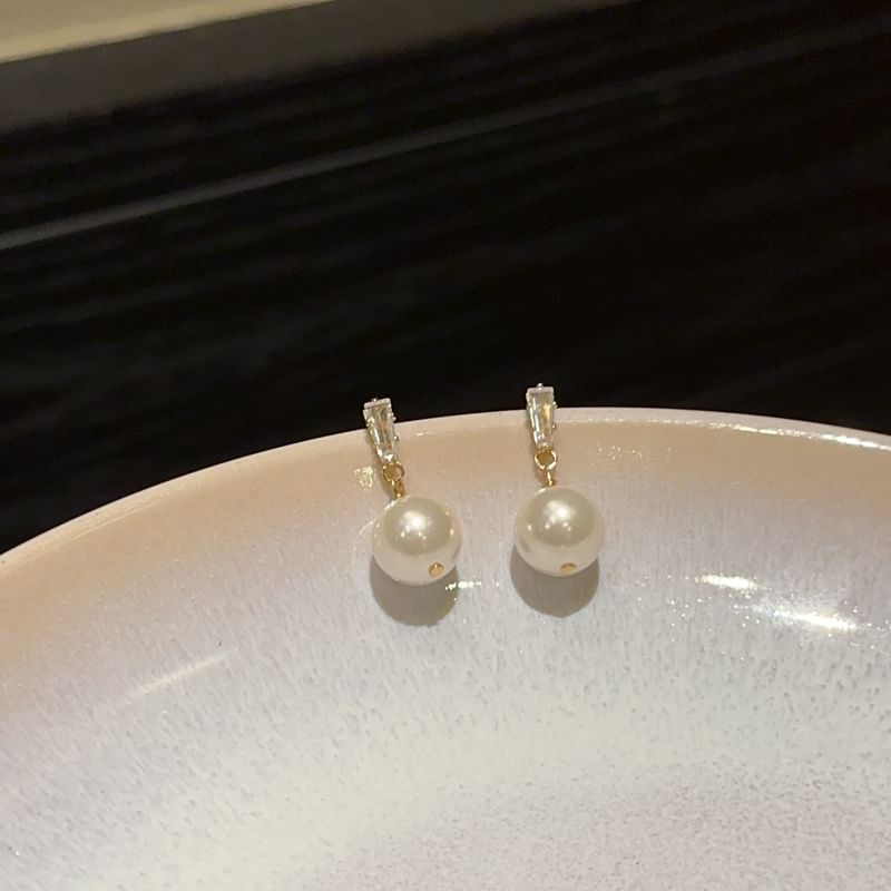 / Drop Clip-On Pearl Earring Faux