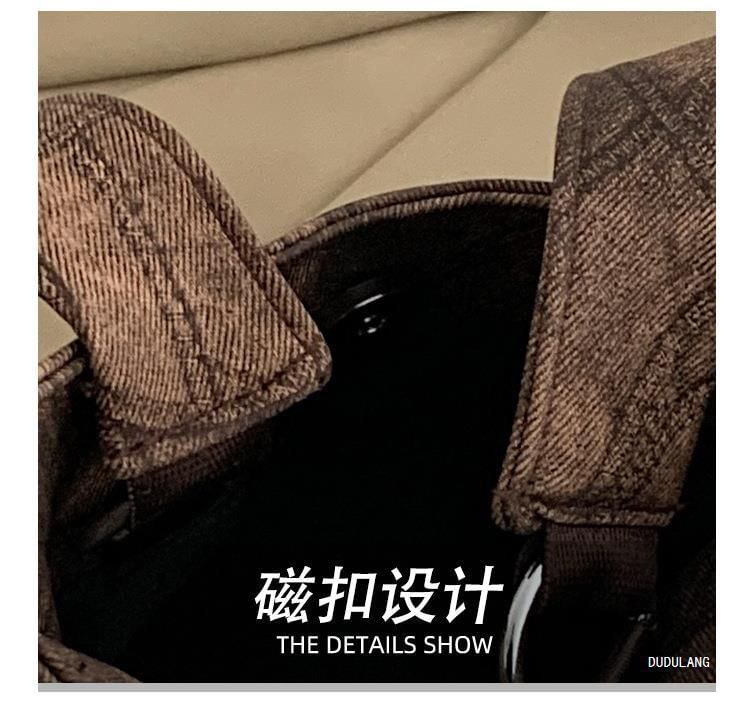 Star Trim Tote Bag Fluffy