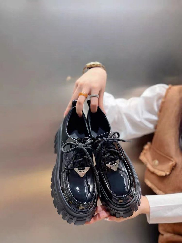 Plateau-Schnürschuhe mit Plateausohle