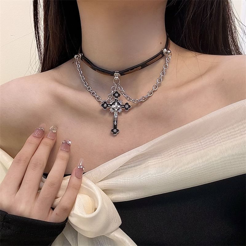 Faux Chained Choker Layered Leather