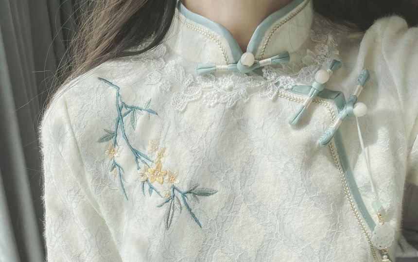 Qipao longue en dentelle brodée florale à manches longues