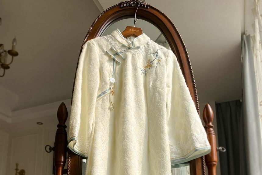 Qipao longue en dentelle brodée florale à manches longues