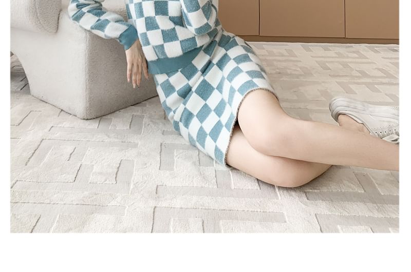 Set: Crew Neck Checkerboard Sweater + High Waist Mini Straight Skirt