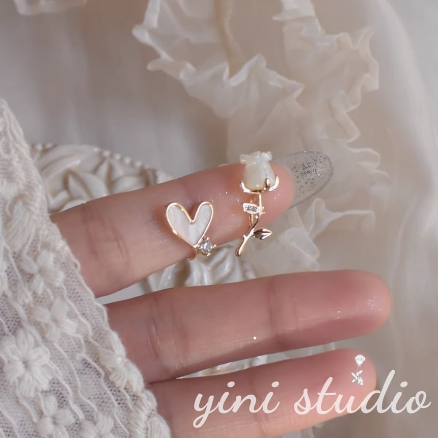 Rhinestone Stud Alloy Rose Asymmetrical Earring Heart