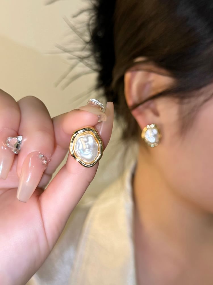 Stud Pearl Faux Ear Irregular