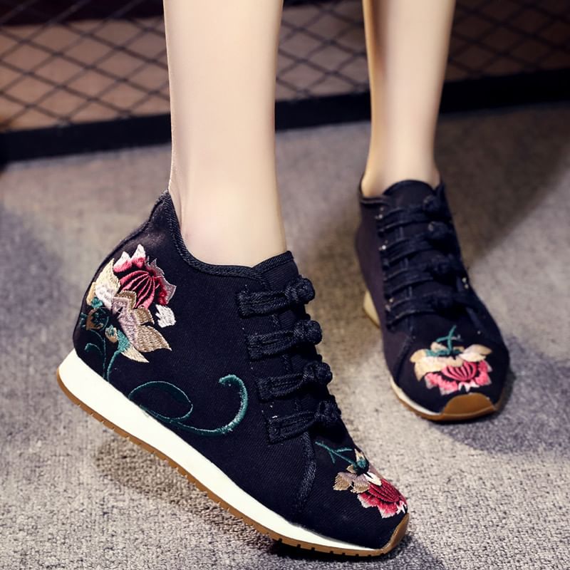 Sneakers Wedge Flower Hidden Embroidered