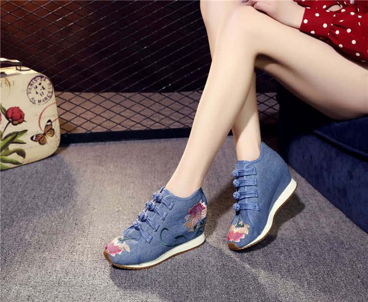 Sneakers Wedge Flower Hidden Embroidered