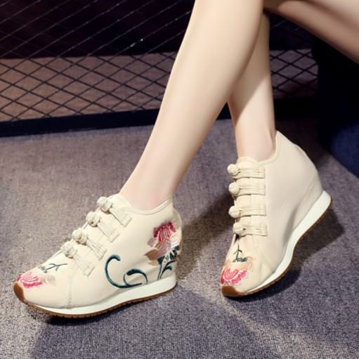 Sneakers Wedge Flower Hidden Embroidered