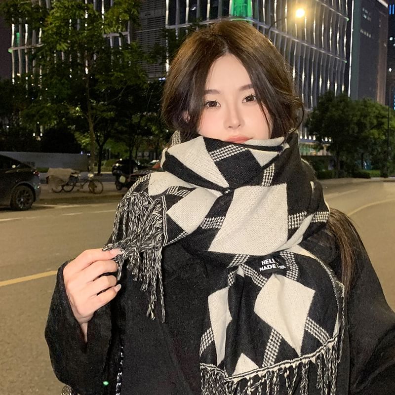 Argyle Scarf Tasseled Print