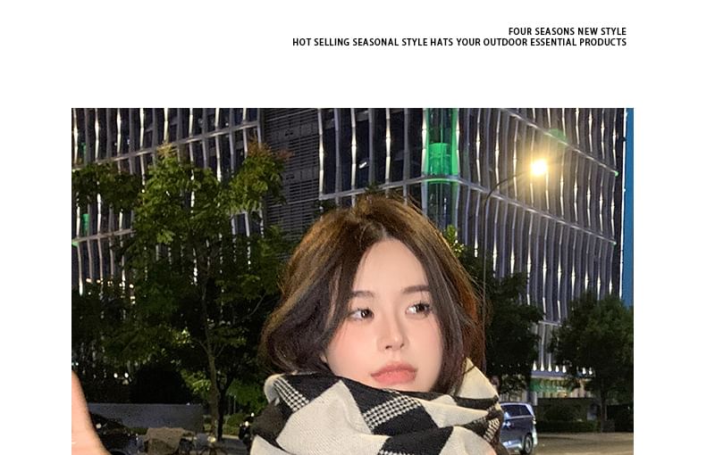 Argyle Scarf Tasseled Print