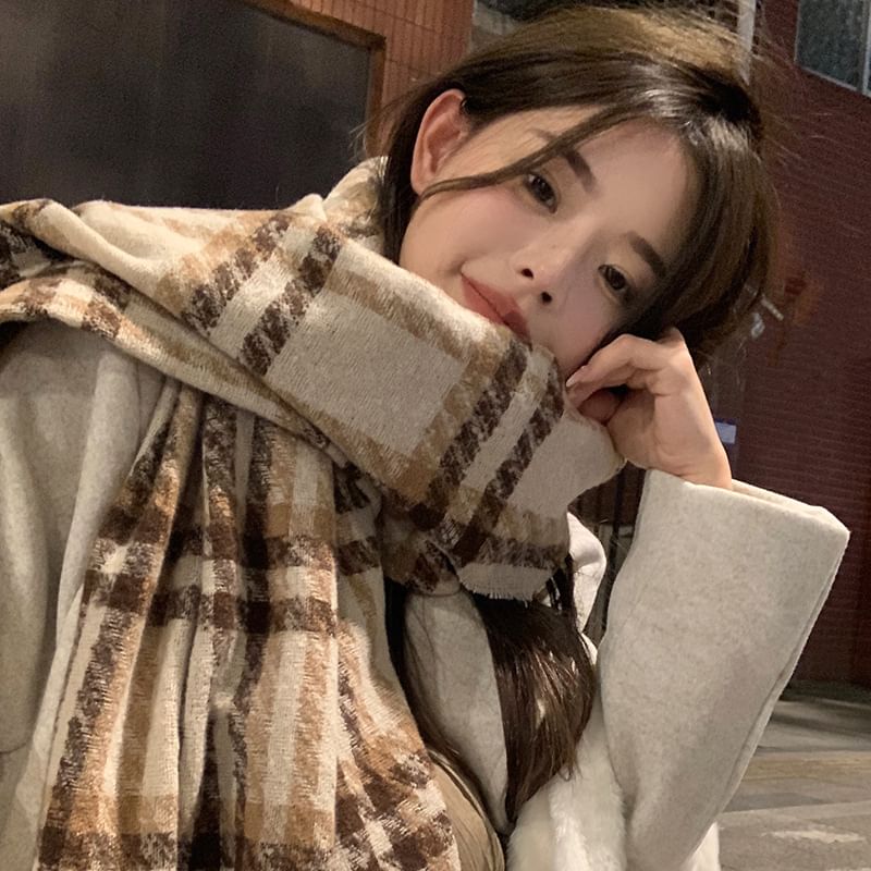 Tasseled Houndstooth Scarf