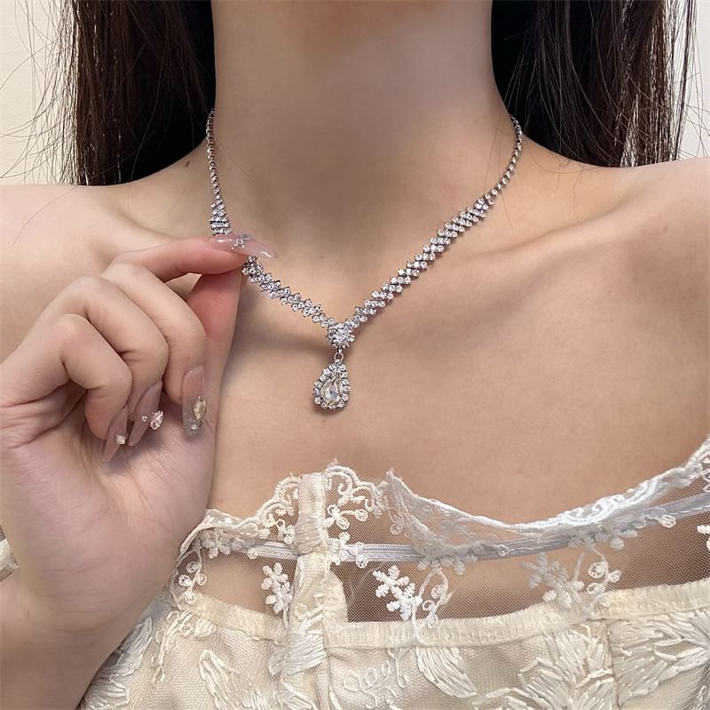 Rhinestone Necklace Drop