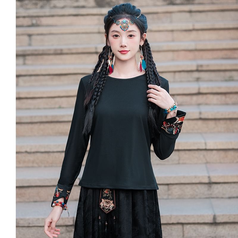 Long-Sleeve Crew Neck Plain T-Shirt / Mid Rise Hanfu Floral Maxi A-Line Skirt / Patterned Vest