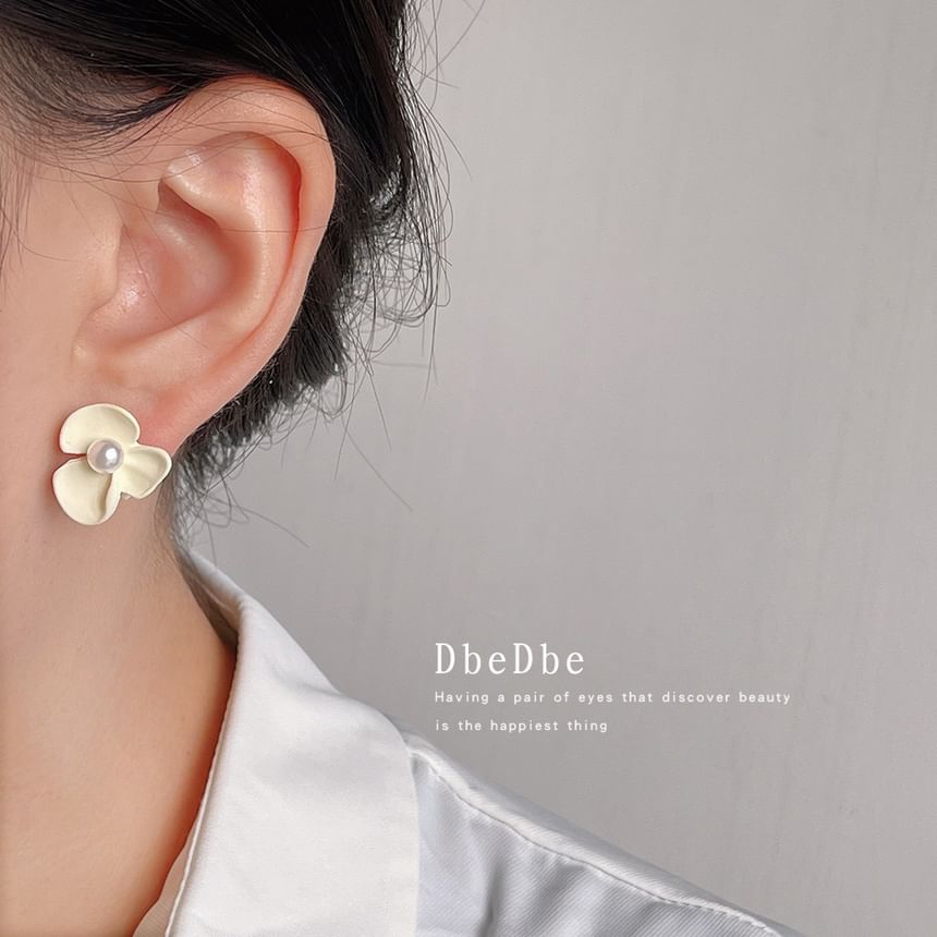 Pearl Faux Clip-On Earring Floral
