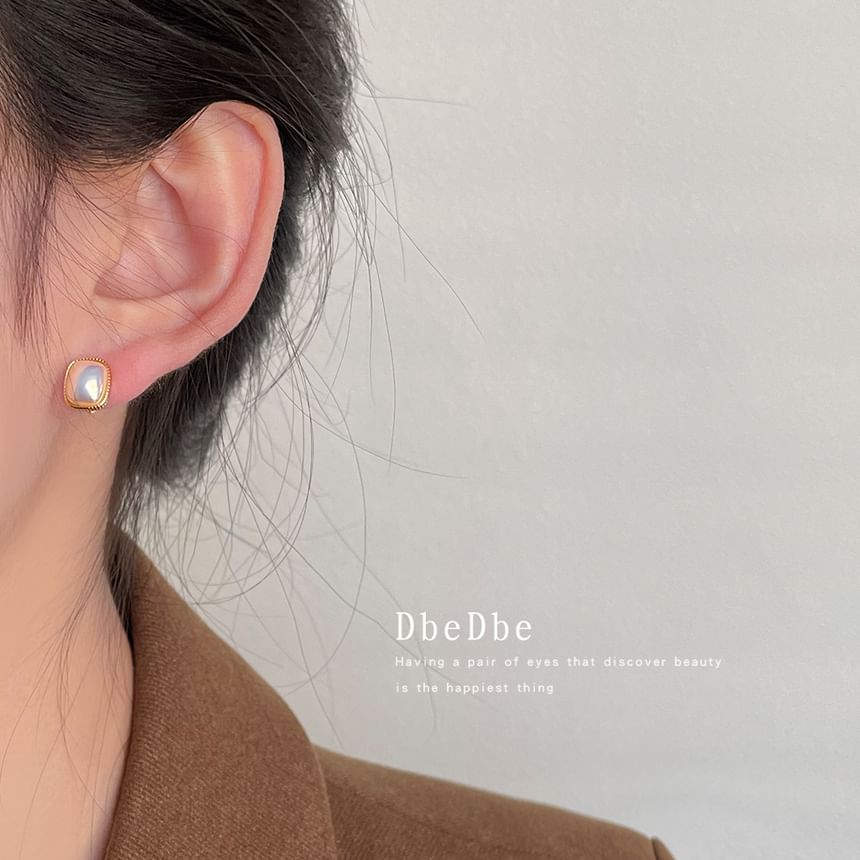 Faux Geometric Clip-On Pearl Earring