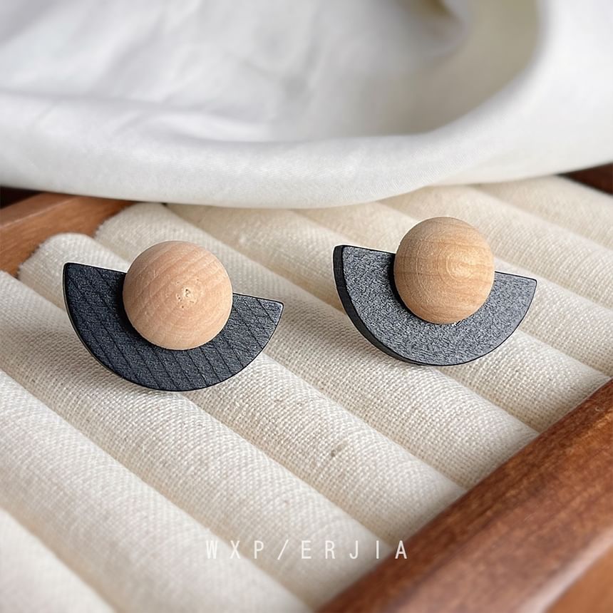 Ear Wooden Cuff Geometric