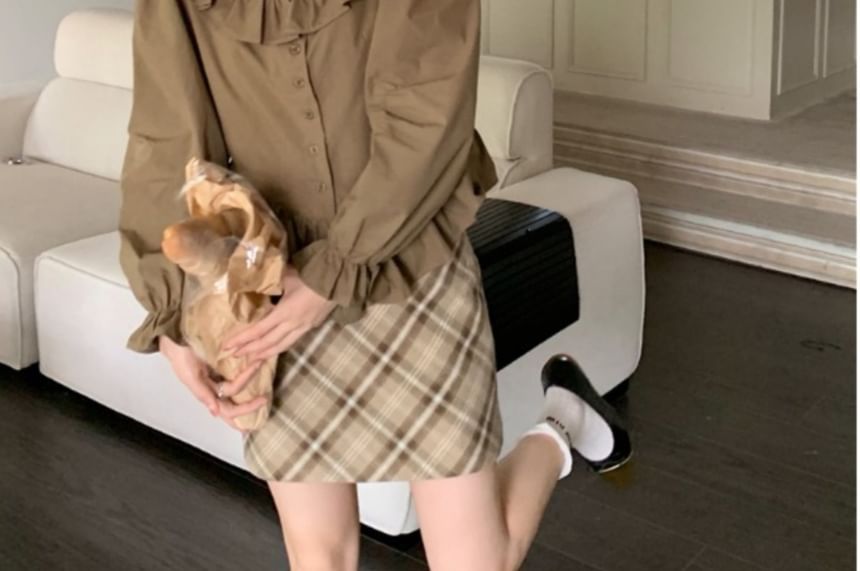Bluse mit Puffärmeln, Kragen und schlichter Rüschenbluse
