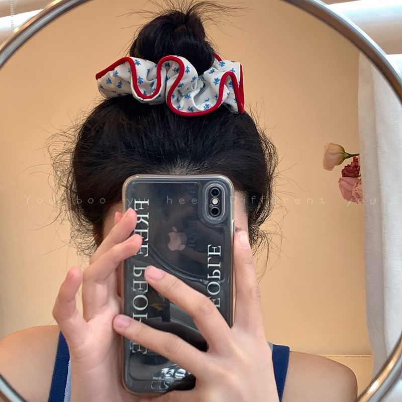 Haargummi aus Stoff mit Blumenmuster