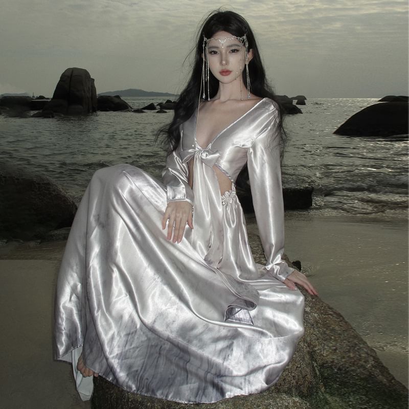 Cutout Long-Sleeve A-Line Dress Maxi V-Neck