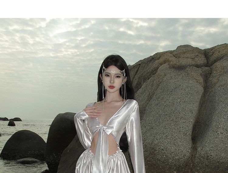 Cutout Long-Sleeve A-Line Dress Maxi V-Neck