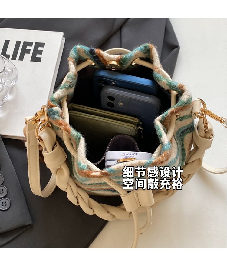 Twisted Strap Wavy Striped Bucket Bag / Bag Charm / Set