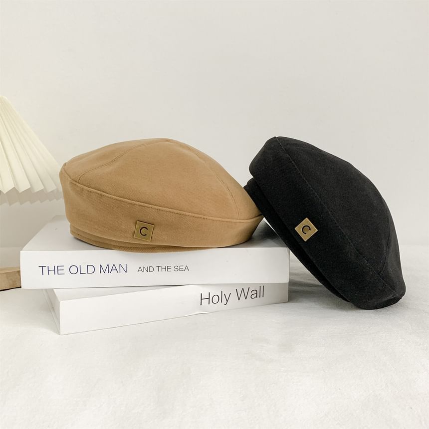 Beret Lettering Plain