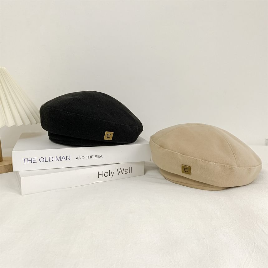 Beret Lettering Plain