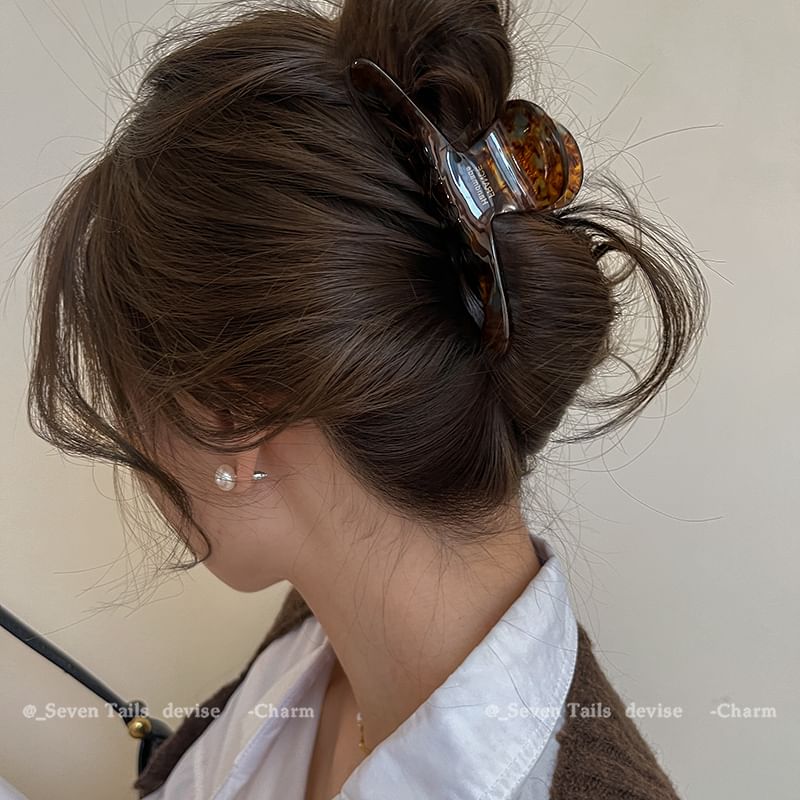 Claw Hair Acrylic Lettering