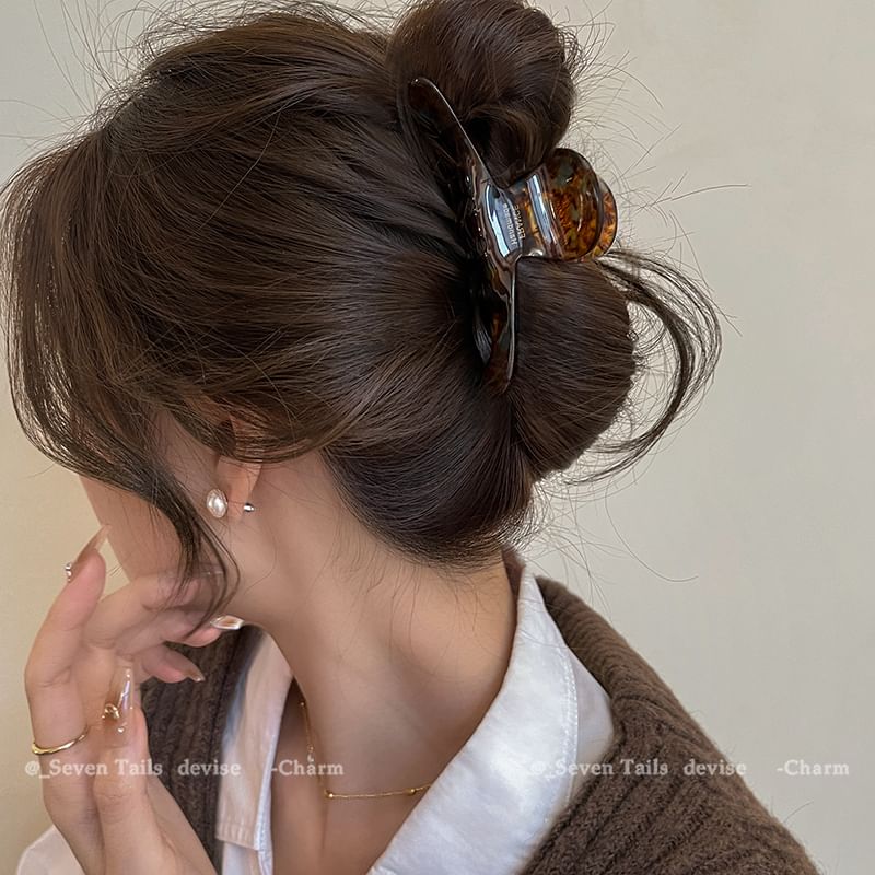 Claw Hair Acrylic Lettering