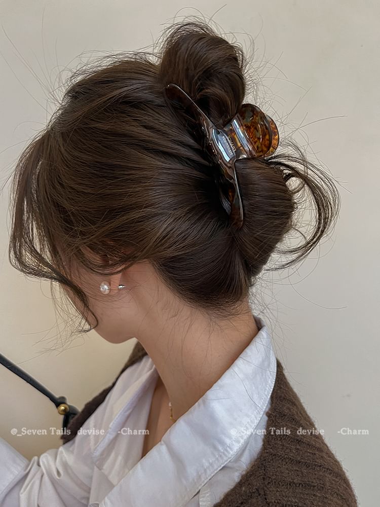 Claw Hair Acrylic Lettering