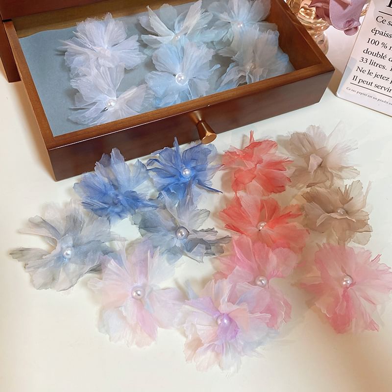 Floral Pearl Faux Mesh Stud Ear