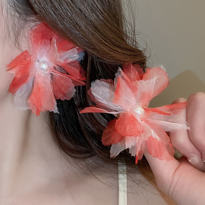 Floral Pearl Faux Mesh Stud Ear
