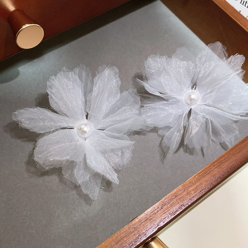 Floral Pearl Faux Mesh Stud Ear
