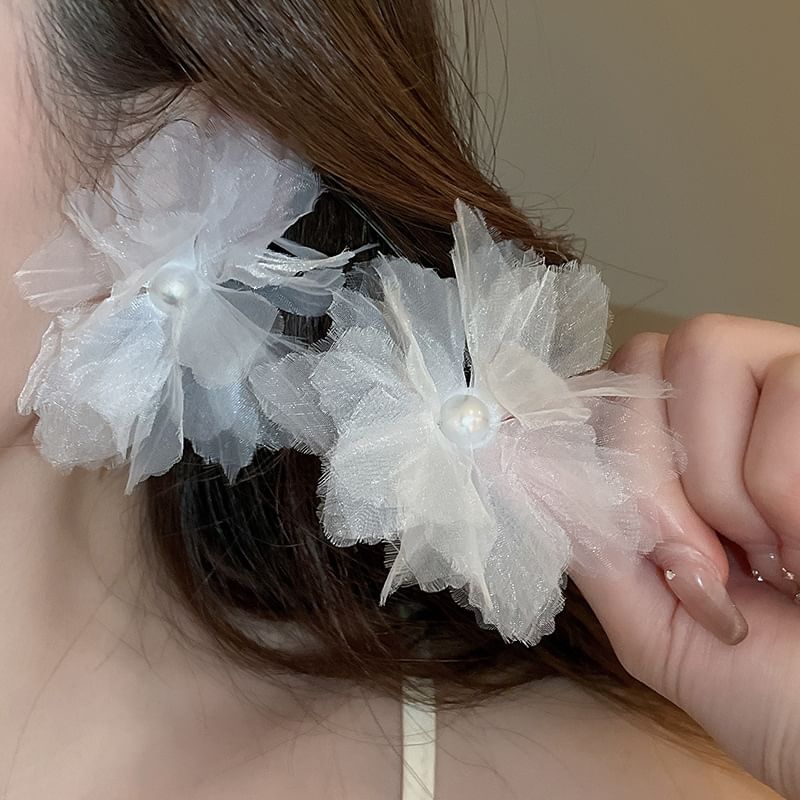 Floral Pearl Faux Mesh Stud Ear