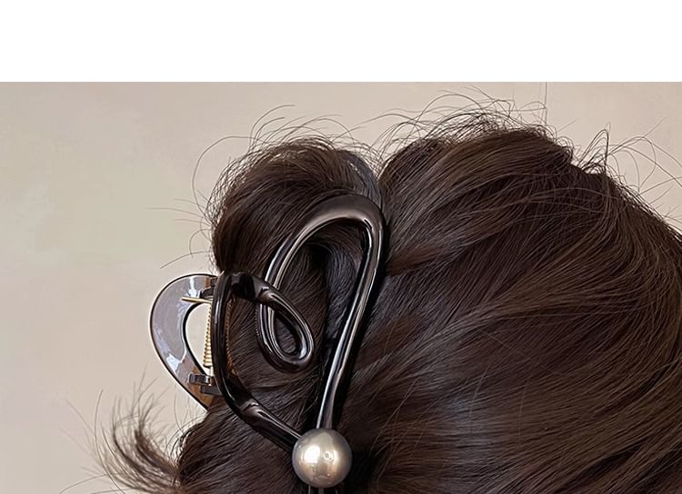 Faux Hair Claw Pearl Heart
