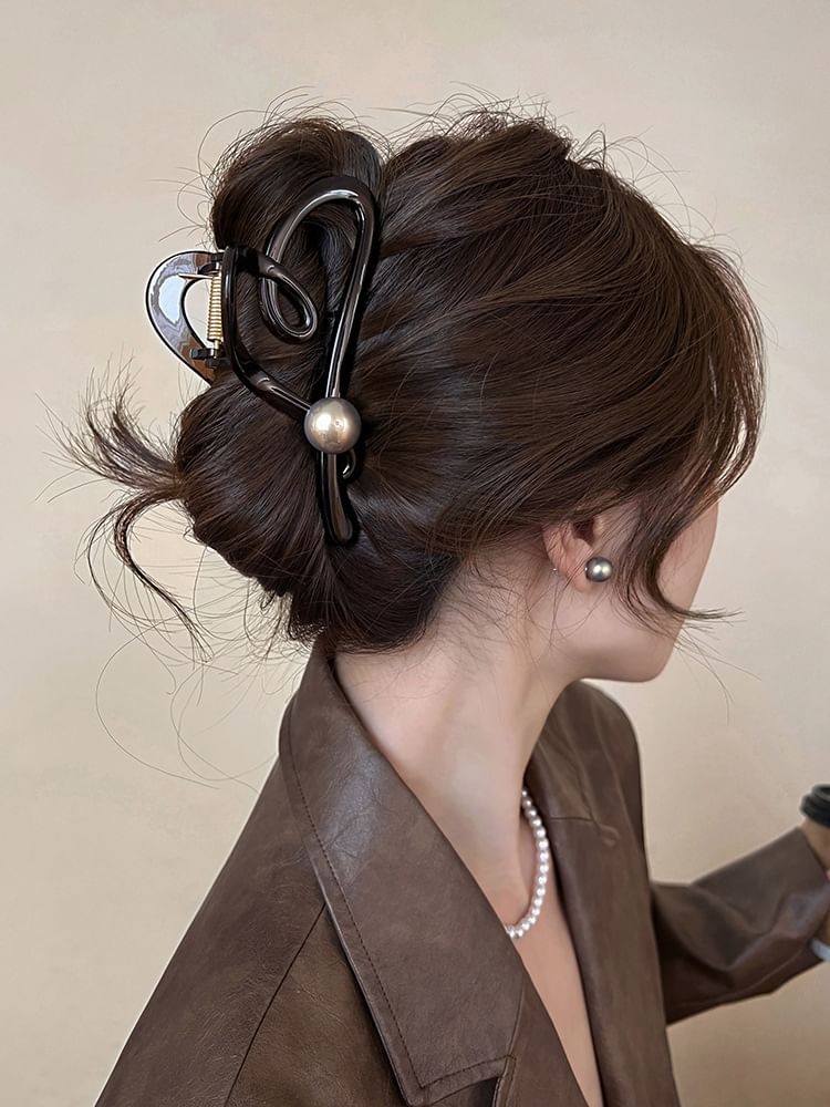 Faux Hair Claw Pearl Heart