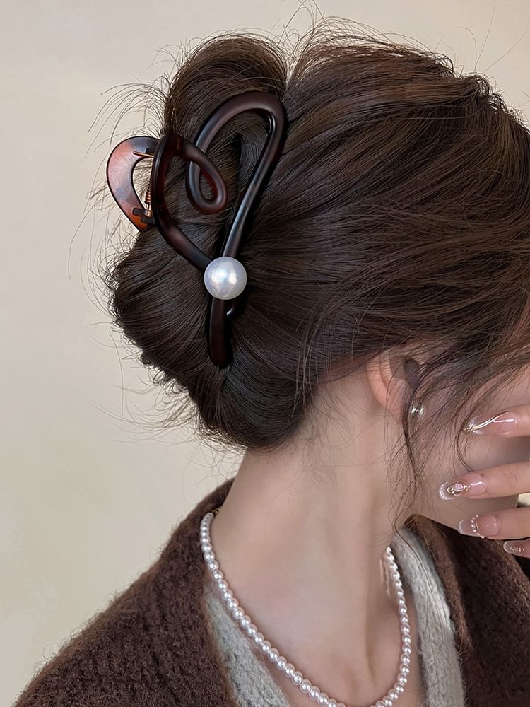Faux Hair Claw Pearl Heart