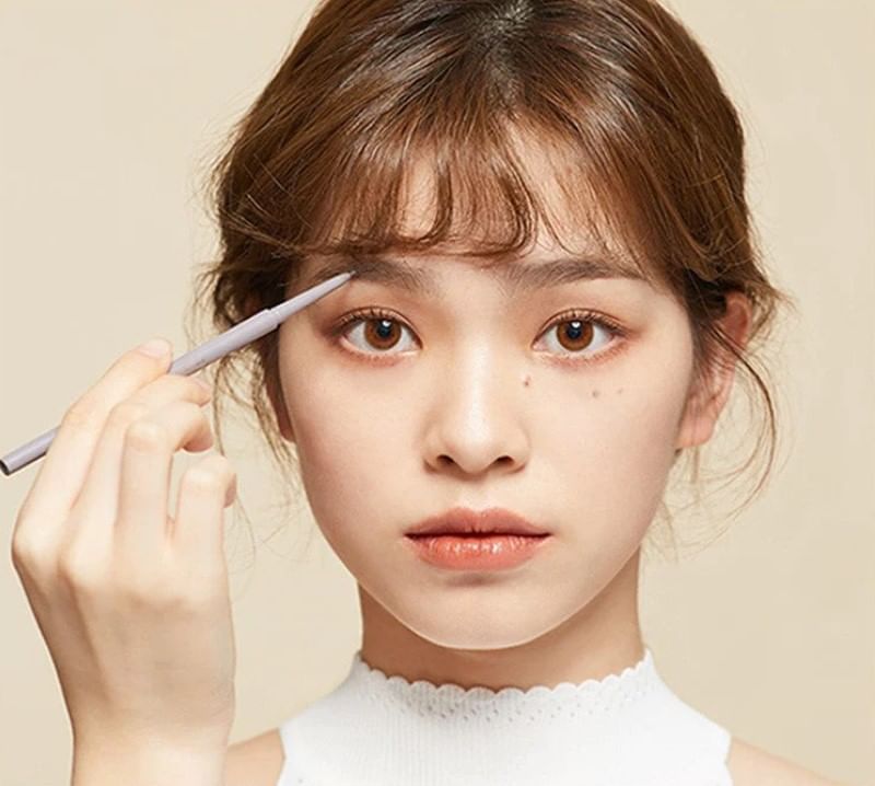 Crayon à sourcils fin