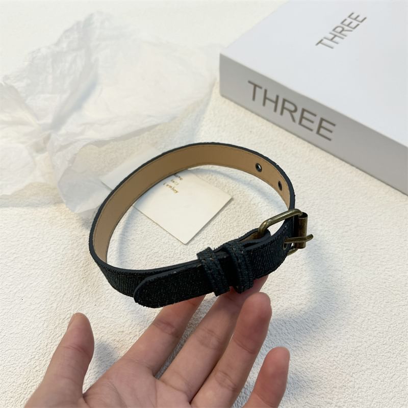 Choker Buckled Denim