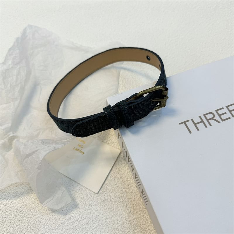 Choker Buckled Denim