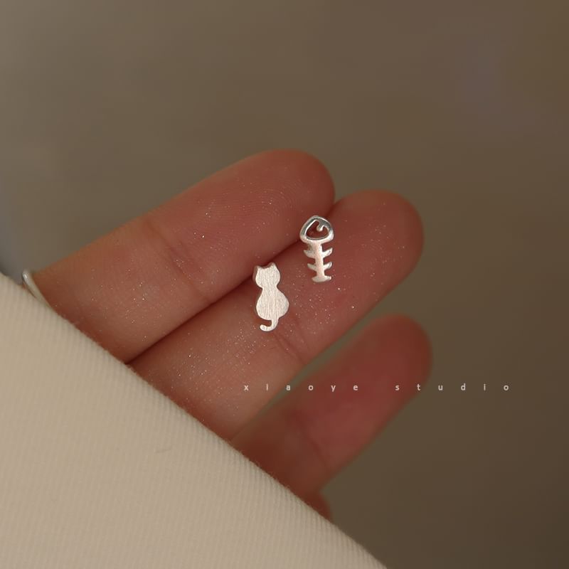 Ear Stud Asymmetrical