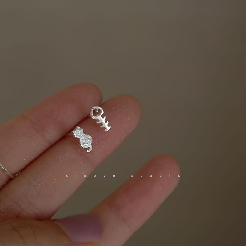 Ear Stud Asymmetrical