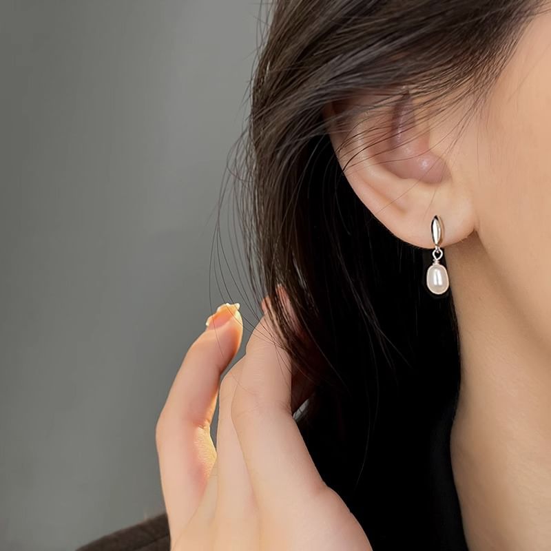 Pearl Drop Earring Faux