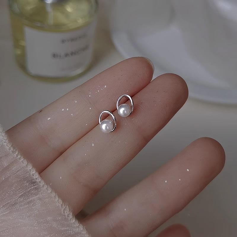 Clous d'oreilles en fausses perles