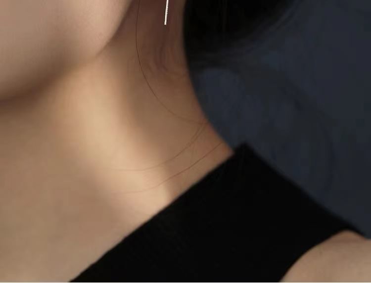 Asymmetrical Leaf Ear Stud