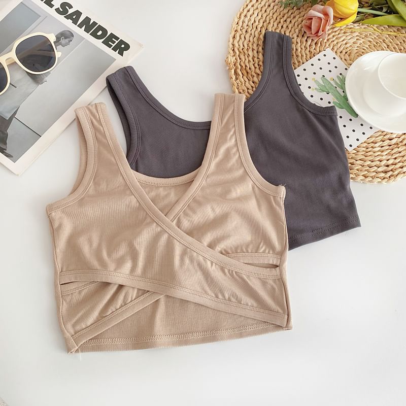 Kurzes Tanktop mit U-Ausschnitt und schlichtem Schnitt
