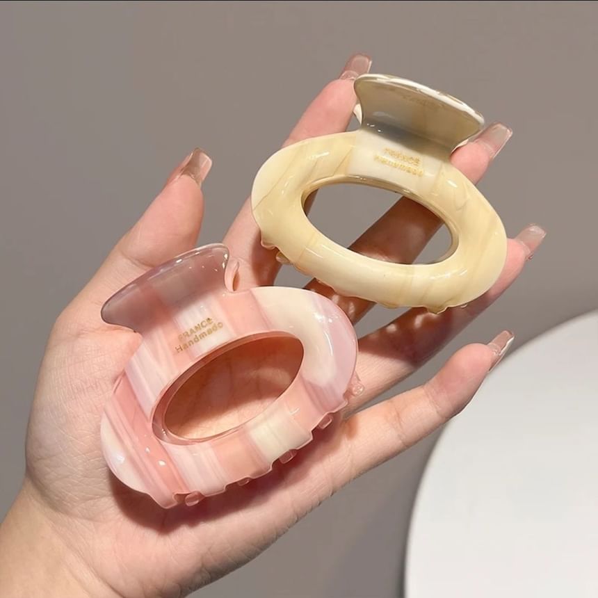 Oval Claw Hair