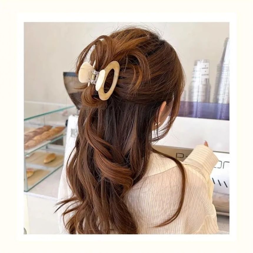 Oval Claw Hair